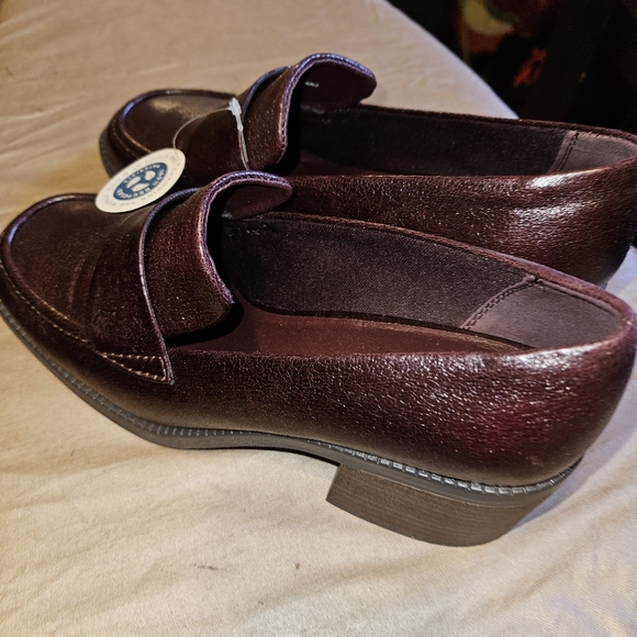 Baretraps Accord Penny Loafer in Eggplant color, women's size 8.5 - Picture 4 of 9